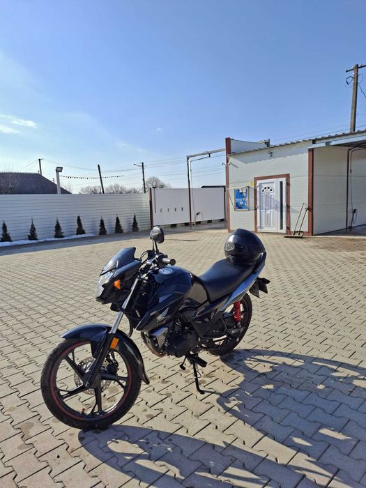 Motocicleta Honda CB 125 F