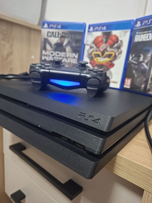 Vând PlayStation 4 PRO 1TB Stare 9/10