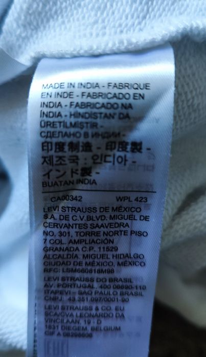 Чисто нова бяла спортна блуза LEVI'S.