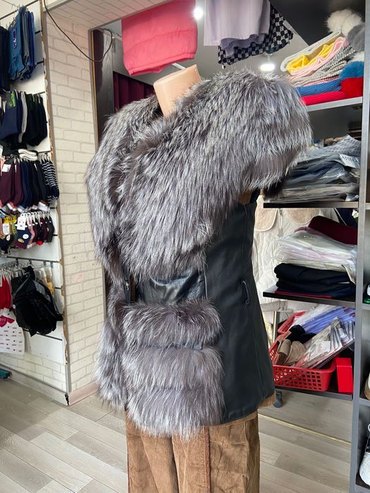 Женская кожаная жилетка с мехом из натуральной Лисы