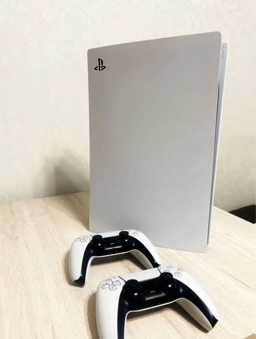 Продам PS 5 на 1 тб 2 геймпада и с играми. Состояние отличное.