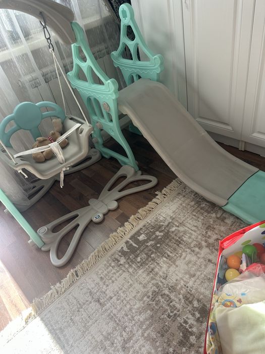 Горка с качелькой