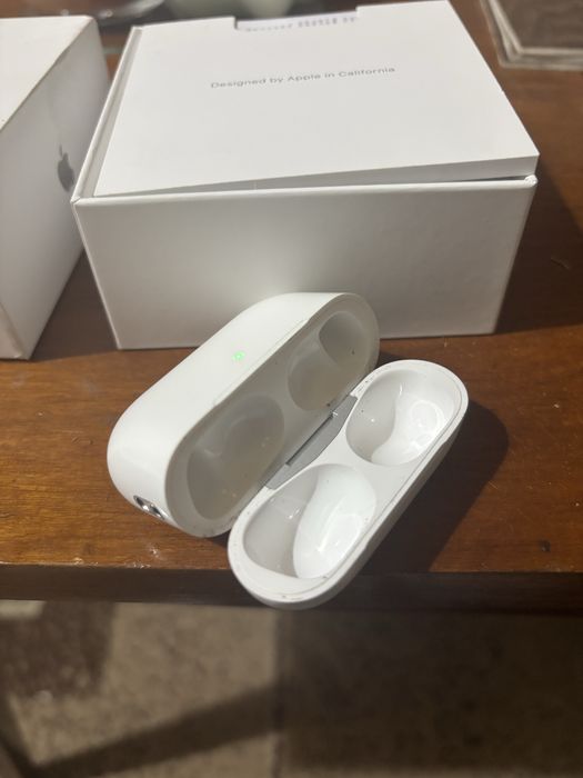 Apple AirPods Pro 2 зареждаща кейс