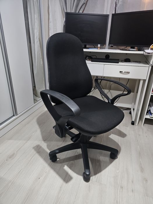 Scaun birou , negru în stare buna