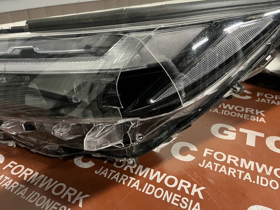 Ляв и десен фар Toyota Rav 4 5 2022-