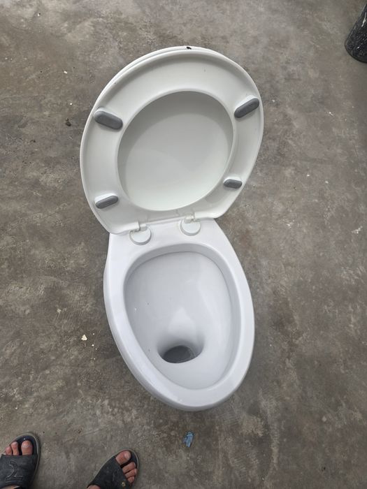 Unitaz sotiladi.holati yaxshi