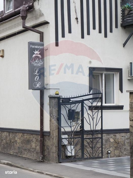 Casă / Vilă cu 9 camere de vânzare