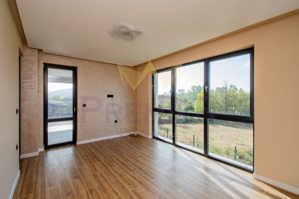 Продава се Къща в с. Осоица, Област София-област - 360 кв.м за 2084 €/кв.м - Снимка #10