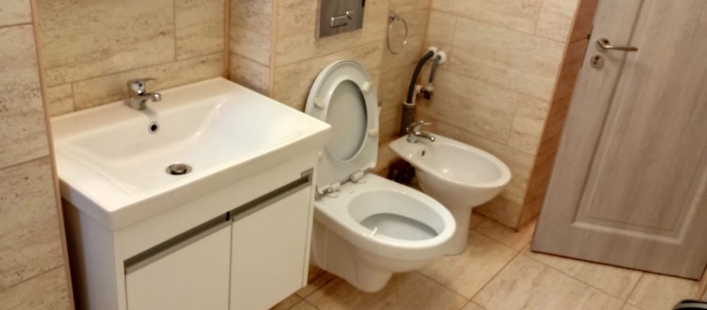Închiriez apartament 2 camere decomandat, parter, Cartier VS-uri