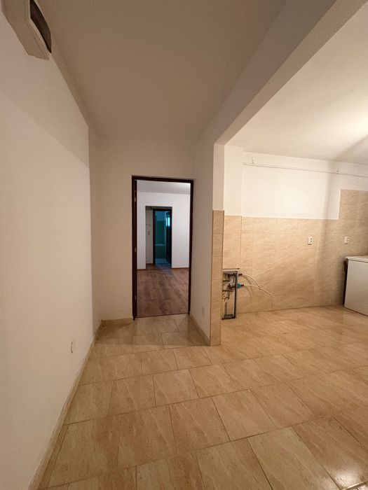 Apartament 2 camere , semidecomandat Micalaca 700, parter