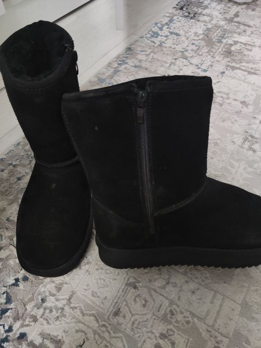 Черные угги на застежке