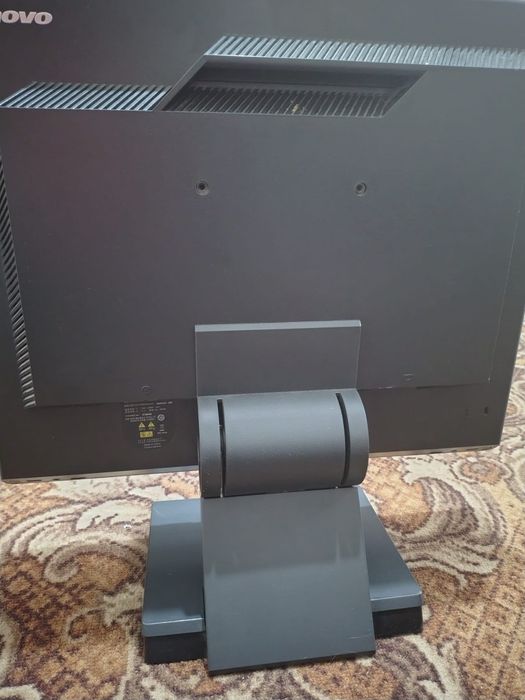 Monitoare Lenovo