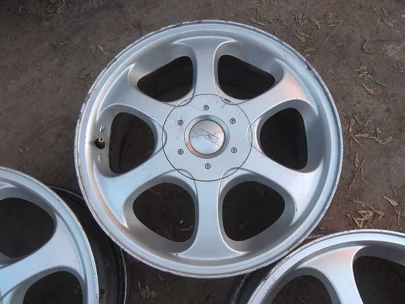 Продам оригинальные легкосплавные диски