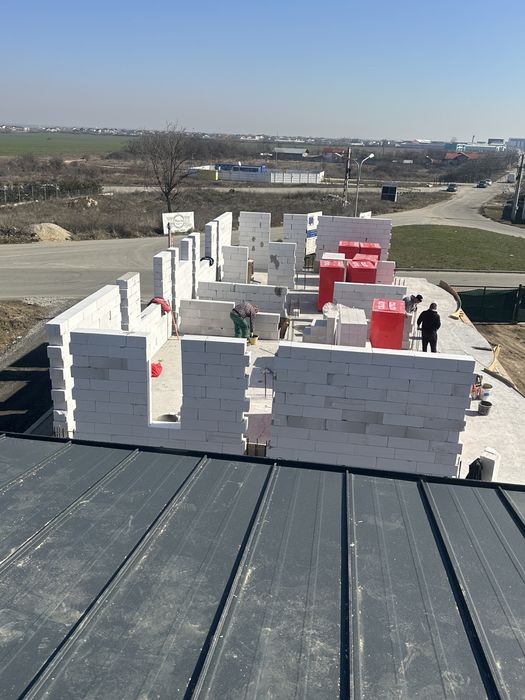 Firma de constructii profesionistă( placarii, case la rosu,interioare