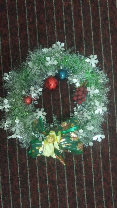 Продам новогодние праздничные венки