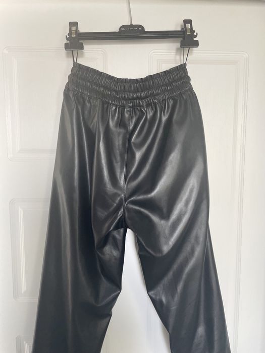 Кожен панталон Guess