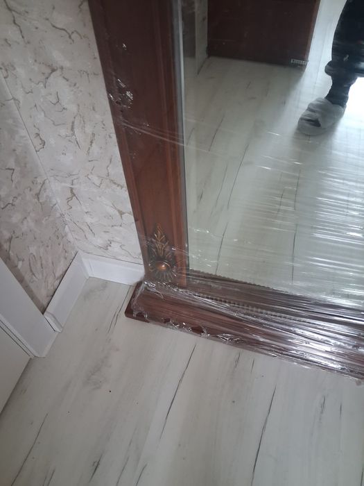 Продам зеркало в деревянной раме