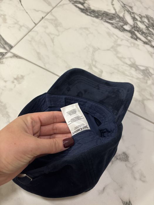 Шапка с козирка Juicy Couture