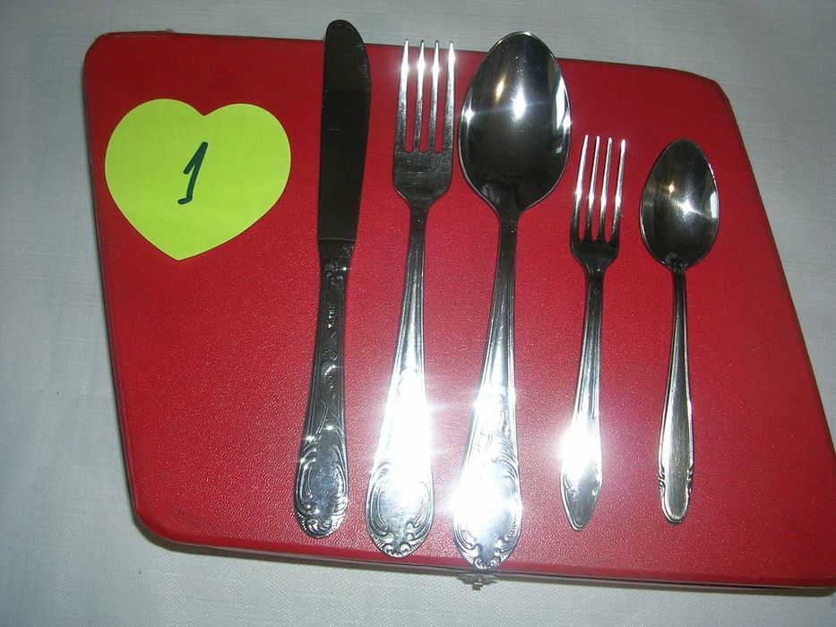 Лъжици вилици ножове  от соца-нови