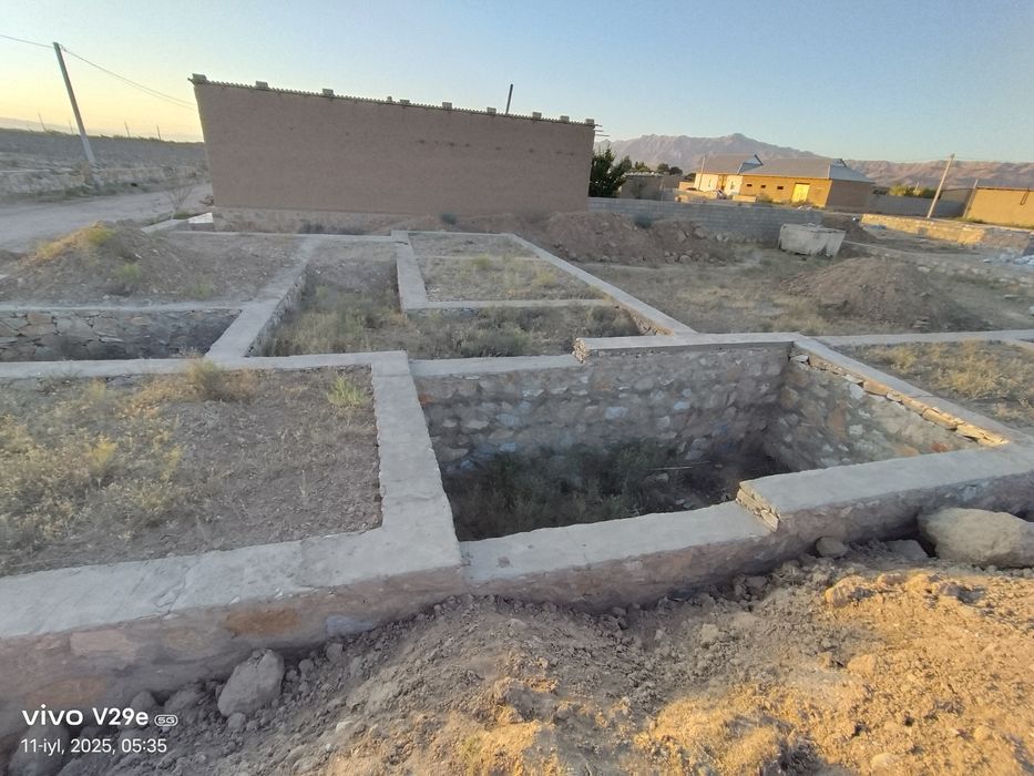 Нурота тумани Парпи узоқ массивида ер участка сотилади