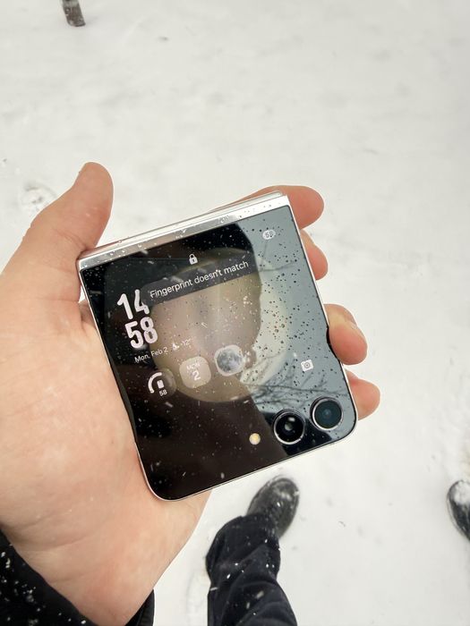 Z Flip5 512gb Сломан внутренний экран