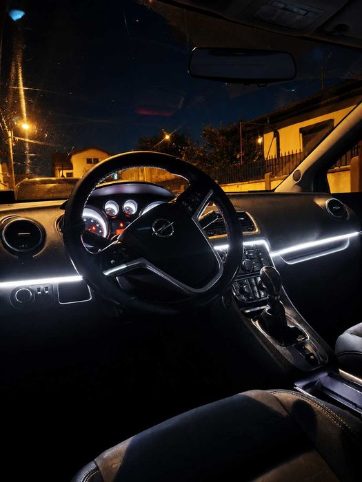 Kit 2 benzi acrilice luminoase auto, 110 cm + 35 cm, efect curcubeu, alimentare USB, pentru bord