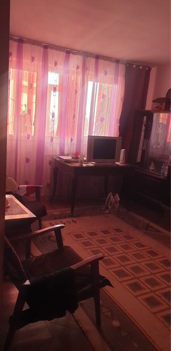 Apartament 2 camere de vânzare, Micro 5, decomandat, conf.1