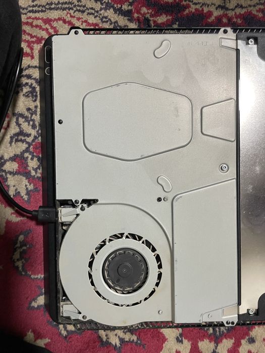 Sony playstation 4 slim 1 TB