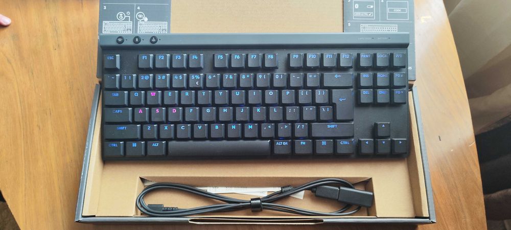 Logitech G515 TKL механична гейминг клавиатура – НОВА