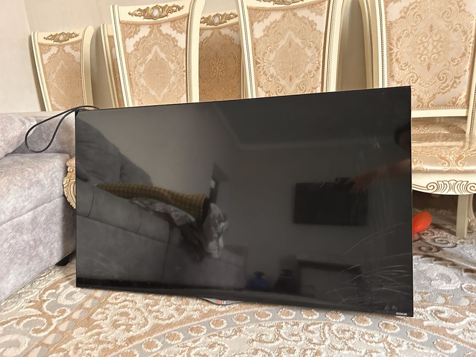 Продам телевизор на запчасти