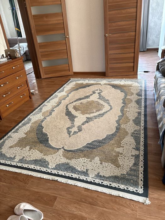 Два одинаковых ковра, 2х3м