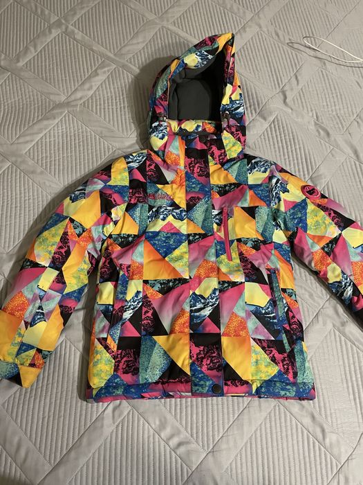 Продам куртку зимнию на девочку