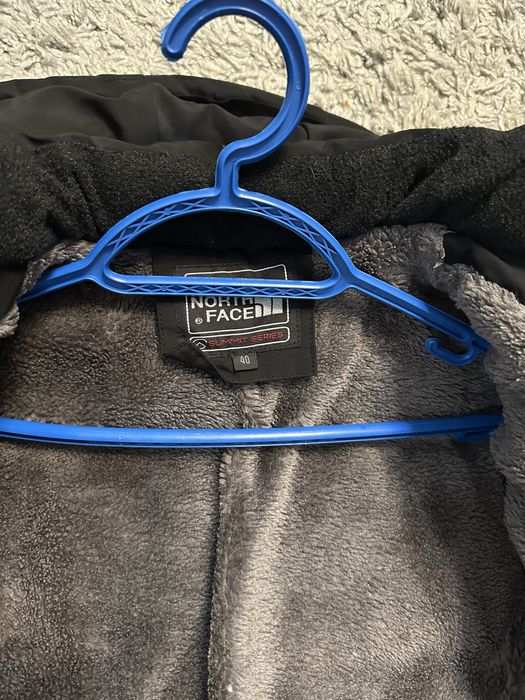 Продам куртку на мальчика