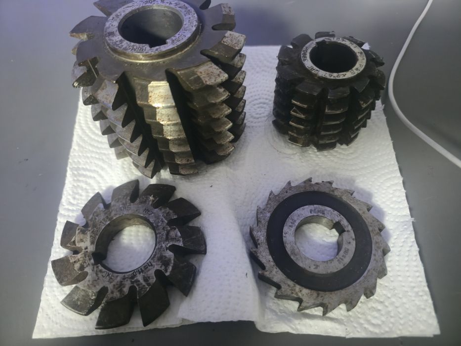 Продам фрезы много шт