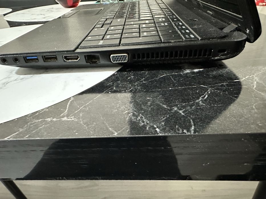 Лаптоп Toshiba за части не се включва  без зарядно