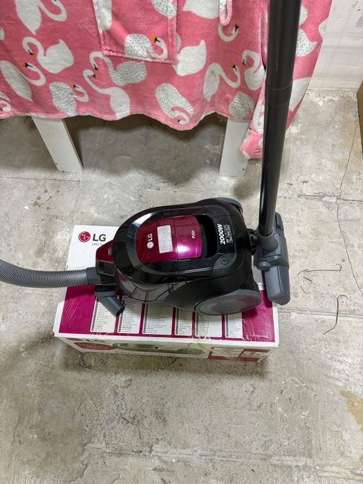 Продам пылесос на 2000w LG