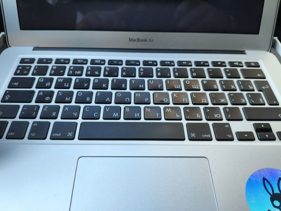 Продам MacBook air 2018