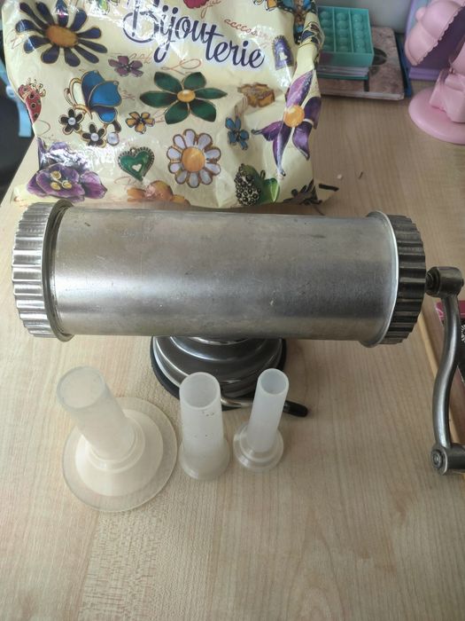 Колбасный шприц продам, ручной, бытовой