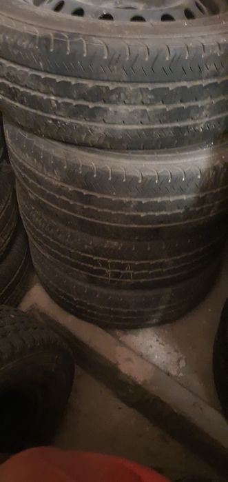 Гуми 4бр 215/65/16 с - 1бр  -89лв