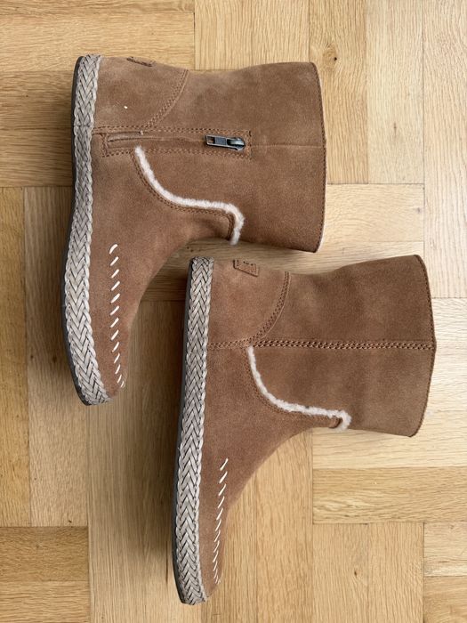 Нови Дамски велурени боти UGG Lorna