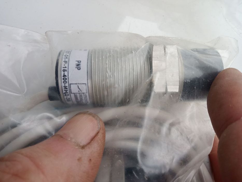 Продаётся Индуктивный датчик расстоянияя