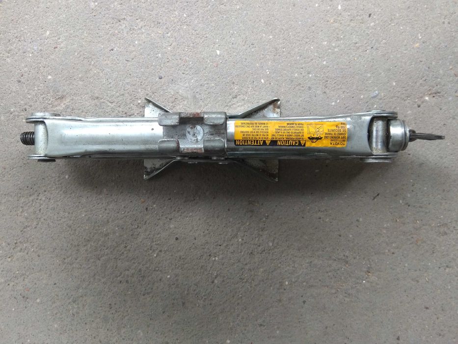 Крик с манивела за Toyota Corolla Wagon 2001-2007 г.