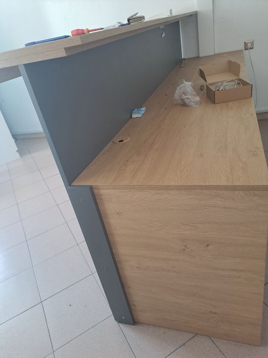 Продавам минимално използвано бюро