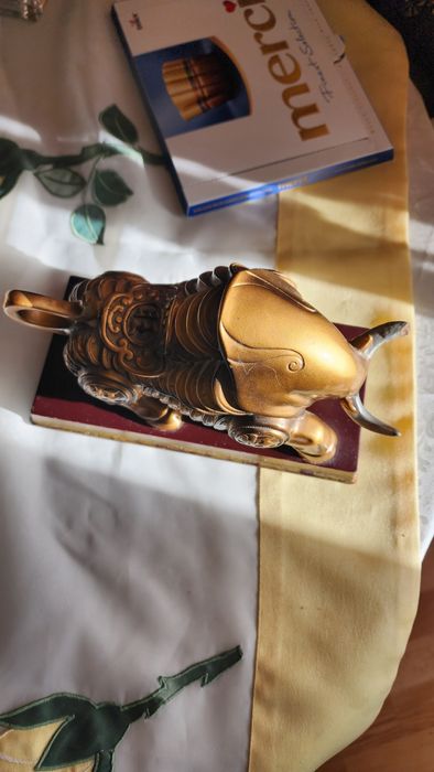 Денежный Бык из дерева