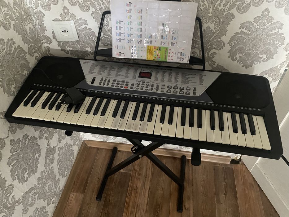 Продам электронный синтезатор