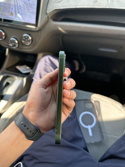 продам IPHONE 13