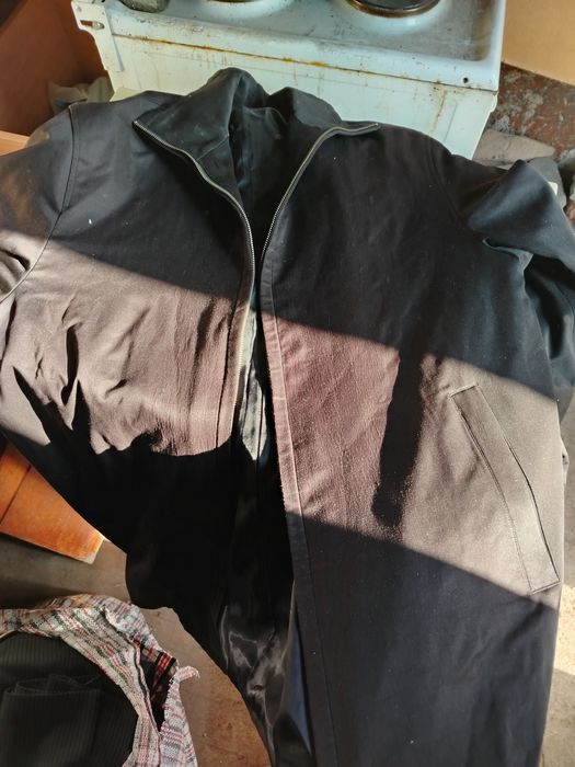 Продам галстуки и куртку на дачу