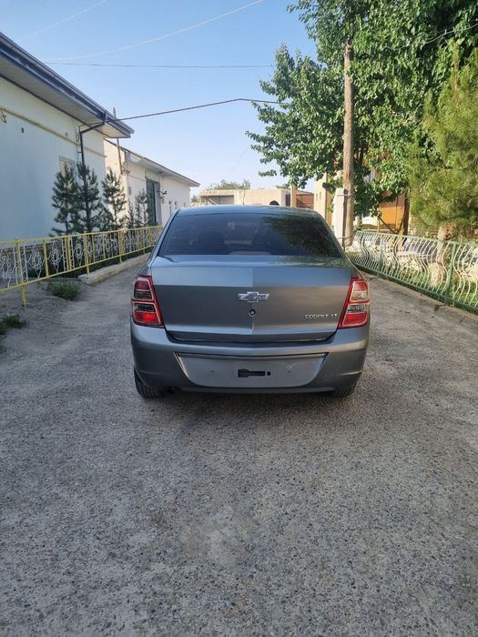 Cobalt moshinasi sotiladi