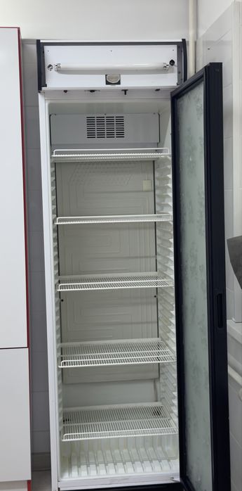 ПРОДАЕТСЯ Холодильник для напитков