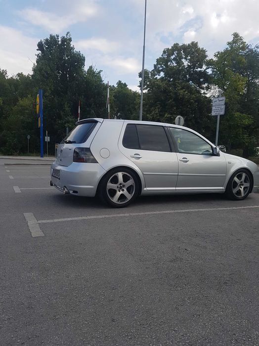 Продавам  Голф 4  арл    колата    не  се   продава   на части